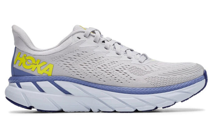 (WMNS) Clifton 7 ‘Nuvem Nimbus de Rocha Lunar’